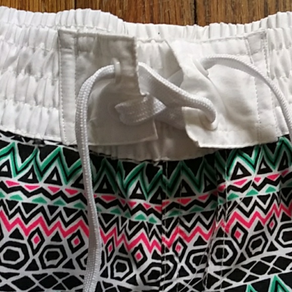 🌸 Swim Shorts From Rainforest Cafe - Picture 3 of 5